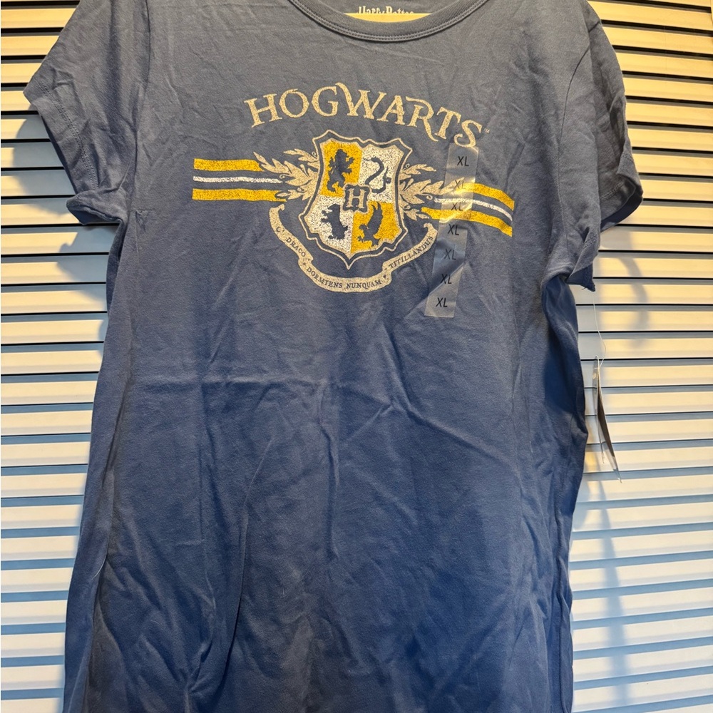 Harry Potter Hogwarts Crest Short Sleeve Tee - Blue with Yellow Graphic